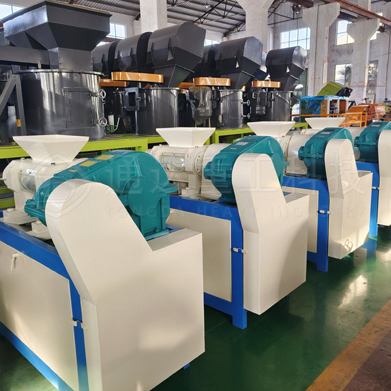 Hoge veiligheidsniveau Double Roller Extrusion Granulator Voor Bentonite Clay Cat Litter 1t/h